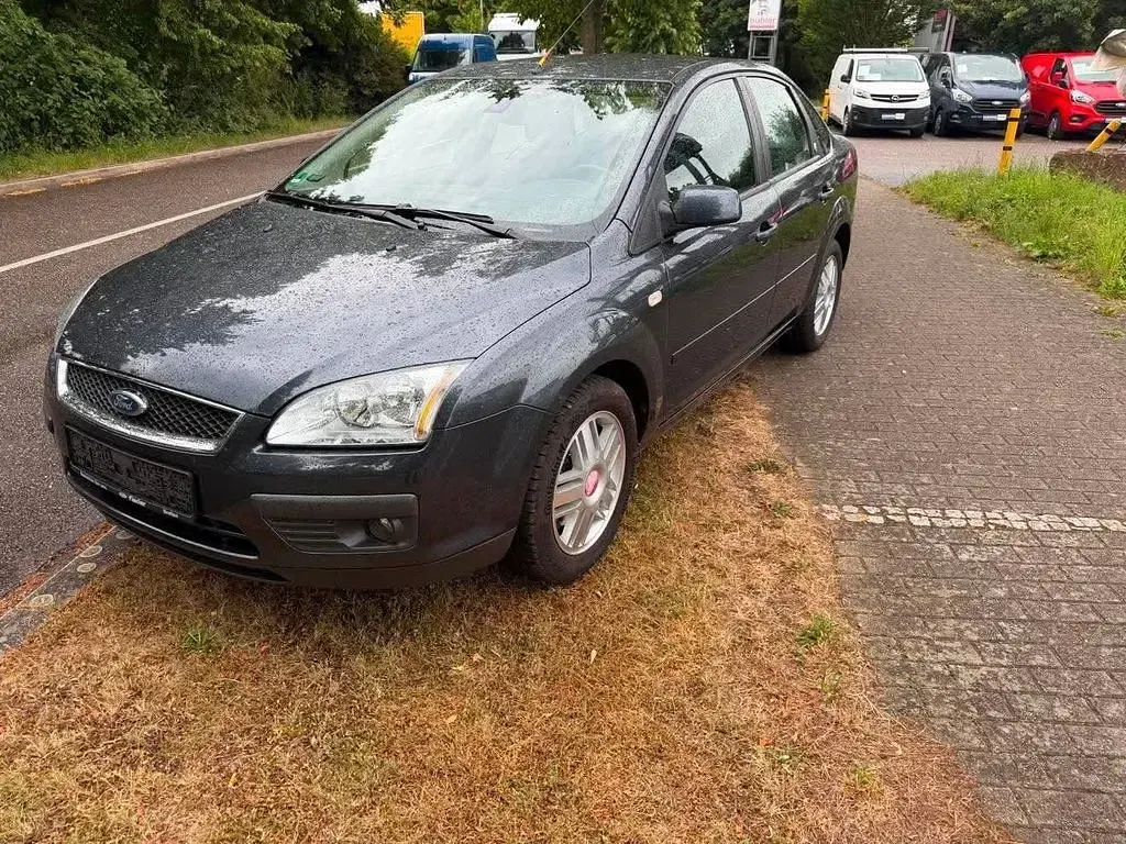 Gebraucht Ford Focus Ghia 145 PS (106 kW) 2006 Grau Limousine