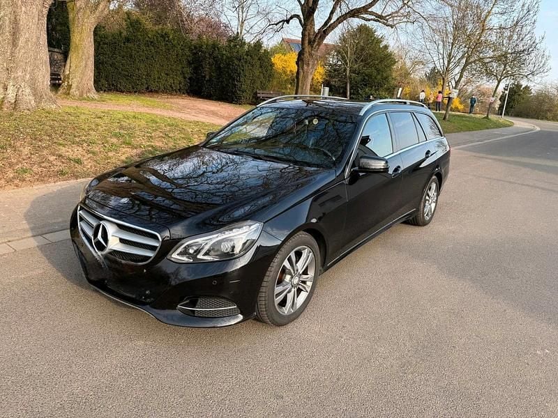 Gebraucht Mercedes E220 170 PS (125 kW) 2013 Schwarz Kombi