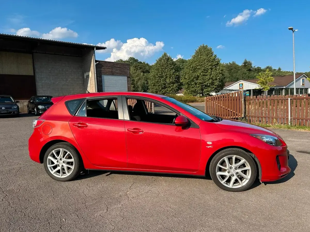 Gebraucht Mazda 3 105 PS (77 kW) 2012 Rot Limousine