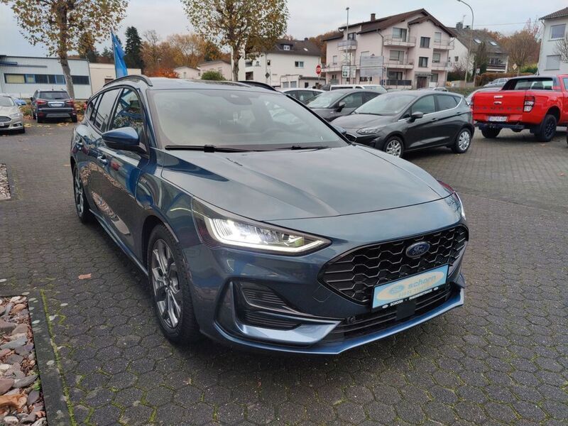 Chromablau metallic Gebraucht 2024 Ford Focus ST-Line X Kombi | 27.990 € (Fairer Preis) - Bild 1/4