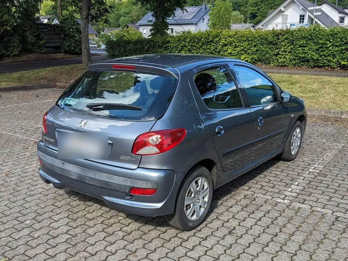 Gebraucht Peugeot 206+ 75 PS (55 kW) 2009 Silber Kleinwagen