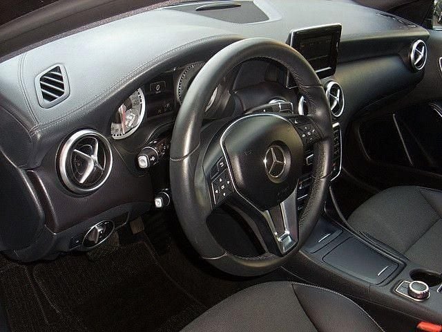 Gebraucht Mercedes A180 Style 122 PS (89 kW) 2015 Schwarz Limousine