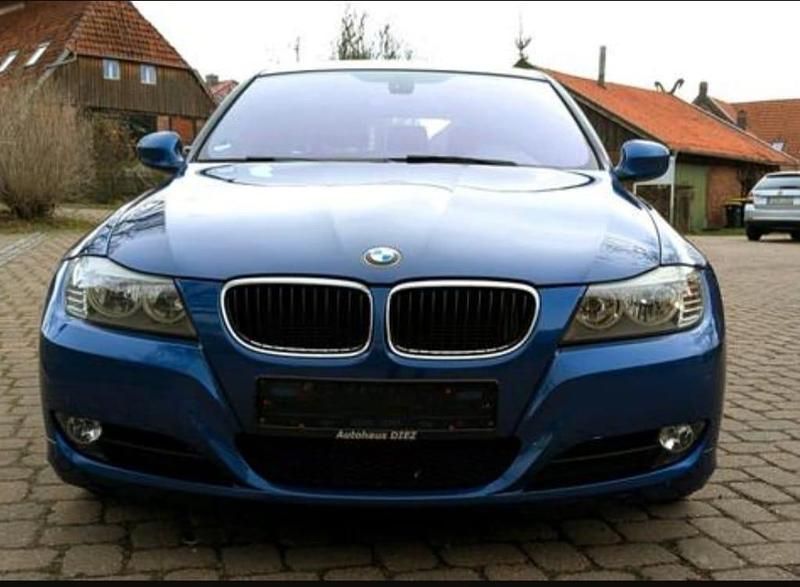 Gebraucht BMW 320 170 PS (125 kW) 2010 Blau Kombi