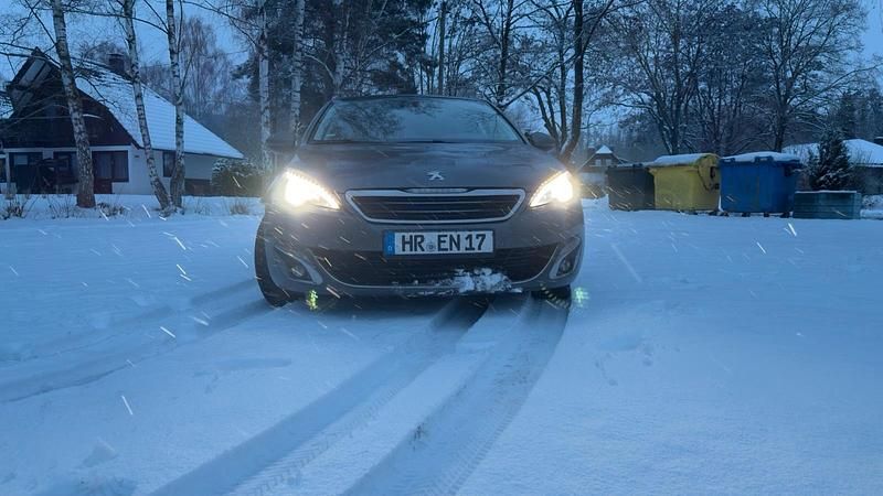 Gebraucht Peugeot 308 120 PS (88 kW) 2016 Grau Kombi