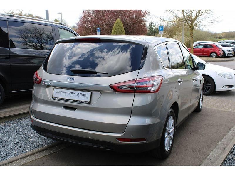 Gebraucht Ford S-MAX Titanium 150 PS (110 kW) 2017 Grau Van / Kleinbus