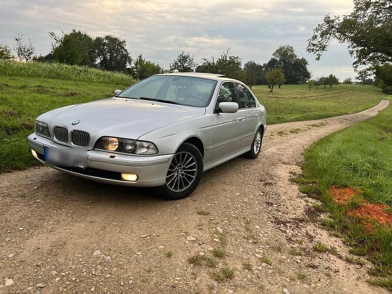 Grau Gebraucht 1999 BMW 528 Limousine | 1.900 € (Superpreis) - Bild 1/4
