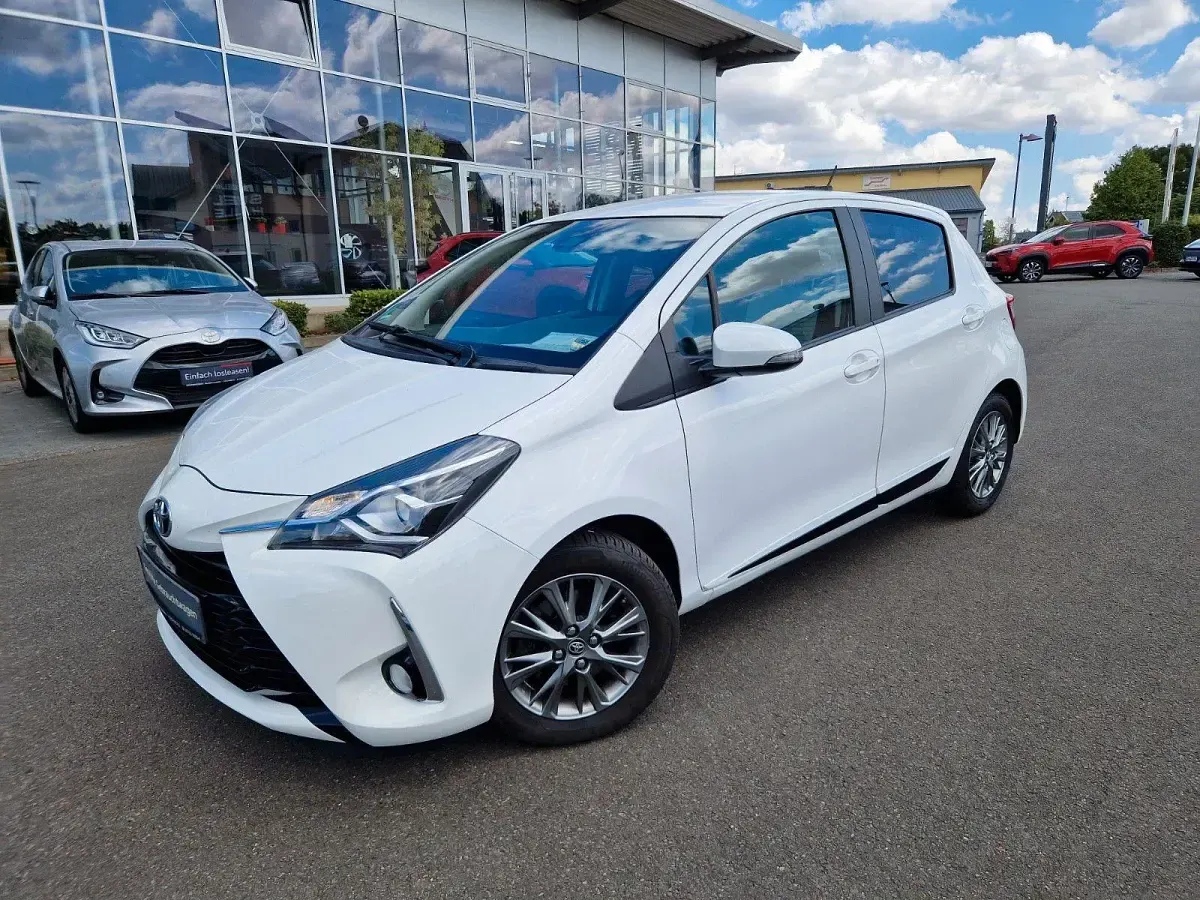 Gebraucht Toyota Yaris Comfort 111 PS (81 kW) 2017 Weiß Kleinwagen