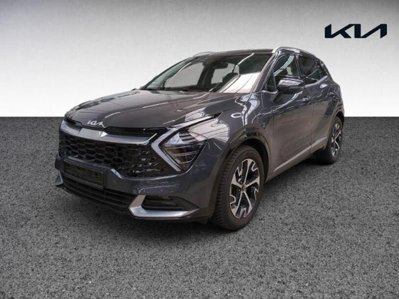 H8g) pentametal met. (grau Gebraucht 2024 Kia Sportage Spirit SUV | 32.280 € (Guter Preis) - Bild 1/4
