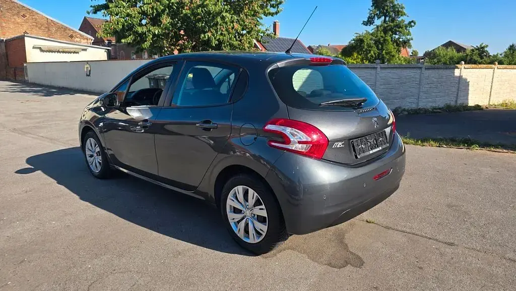 Gebraucht Peugeot 208 68 PS (50 kW) 2014 Grau Kleinwagen