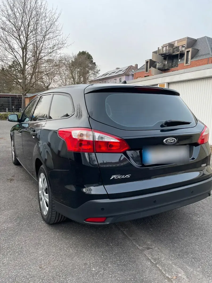 Gebraucht Ford Focus Ambiente 101 PS (74 kW) 2013 Schwarz Kombi