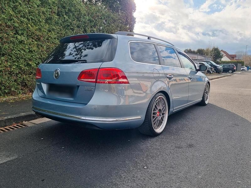 Gebraucht VW Passat 140 PS (102 kW) 2012 Grau Kombi