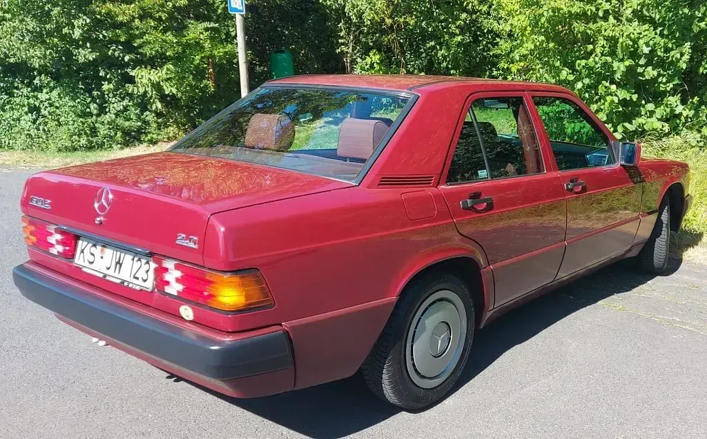 Gebraucht Mercedes 190 122 PS (89 kW) 1991 Rot Limousine