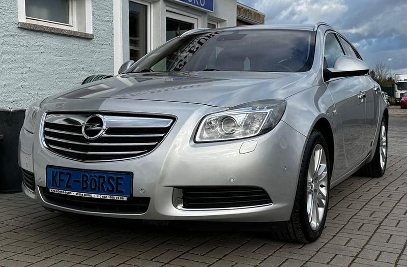 Silber Gebraucht 2010 Opel Insignia Cosmo Kombi | 6.900 € - Bild 1/4
