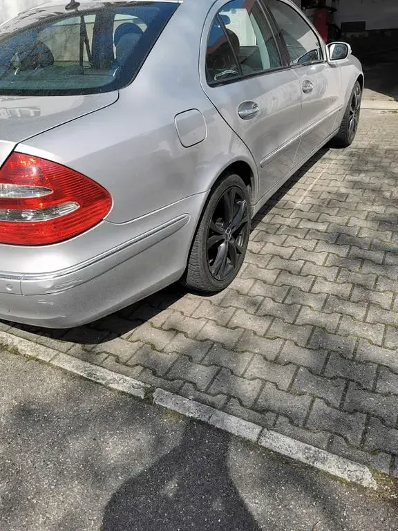 Gebraucht Mercedes E240 Elegance 177 PS (130 kW) 2004 Silber Limousine