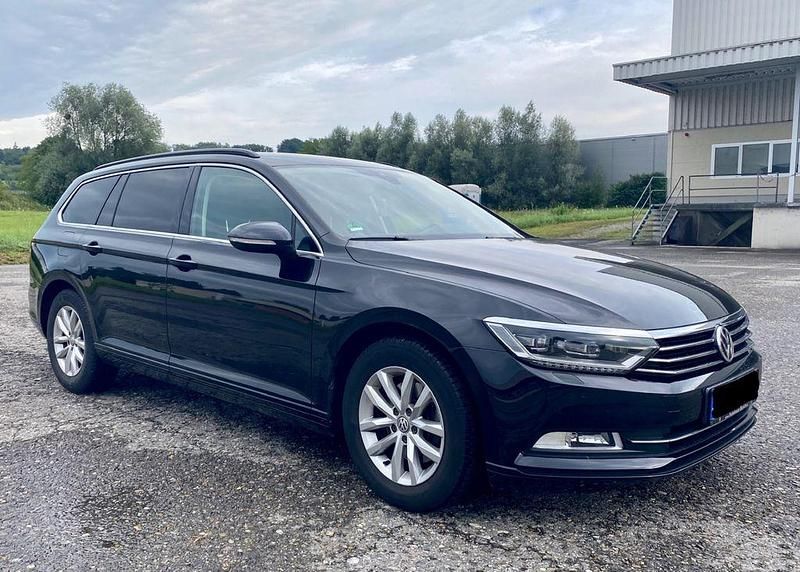 Schwarz Gebraucht 2017 VW Passat Comfortline Kombi | 18.500 € (Fairer Preis) - Bild 1/4