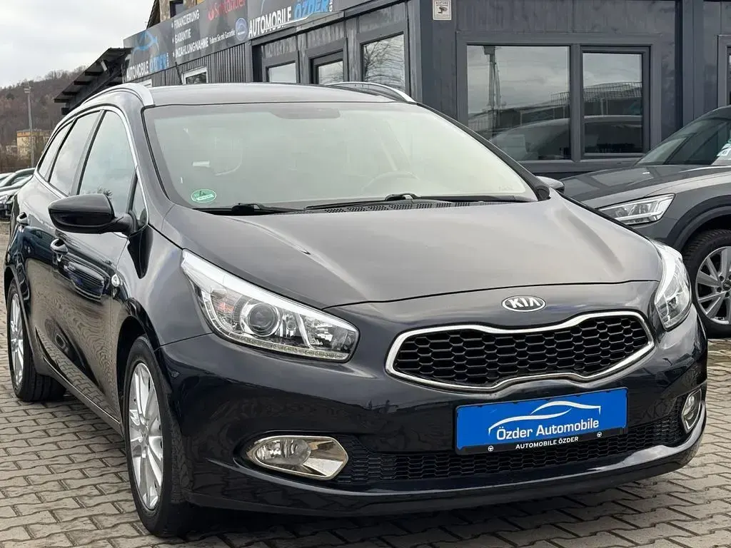 Gebraucht Kia Ceed DREAM-TEAM Edition 135 PS (99 kW) 2015 Schwarz Kleinwagen