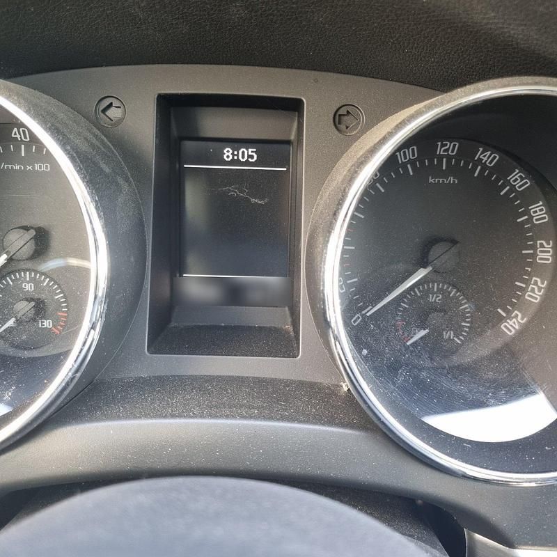 Andere außenfarben Gebraucht 2015 Skoda Yeti Outdoor Ambition SUV | 13.500 € - Bild 1/3