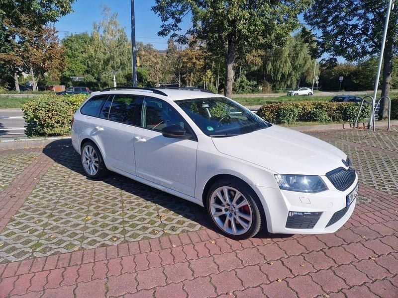 Weiß Gebraucht 2015 Skoda Octavia RS Kombi | 16.750 € (Fairer Preis) - Bild 1/4
