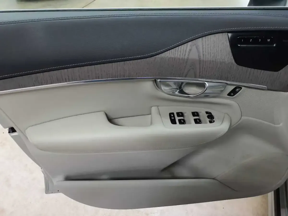 Gebraucht Volvo XC90 Plus 310 PS (228 kW) 2022 Silver dawn metallic SUV