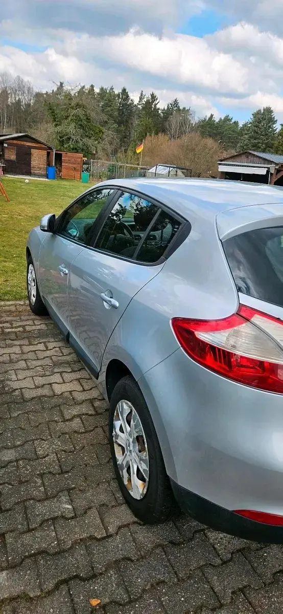 Gebraucht Renault Mégane 110 PS (80 kW) 2009 Silber Limousine