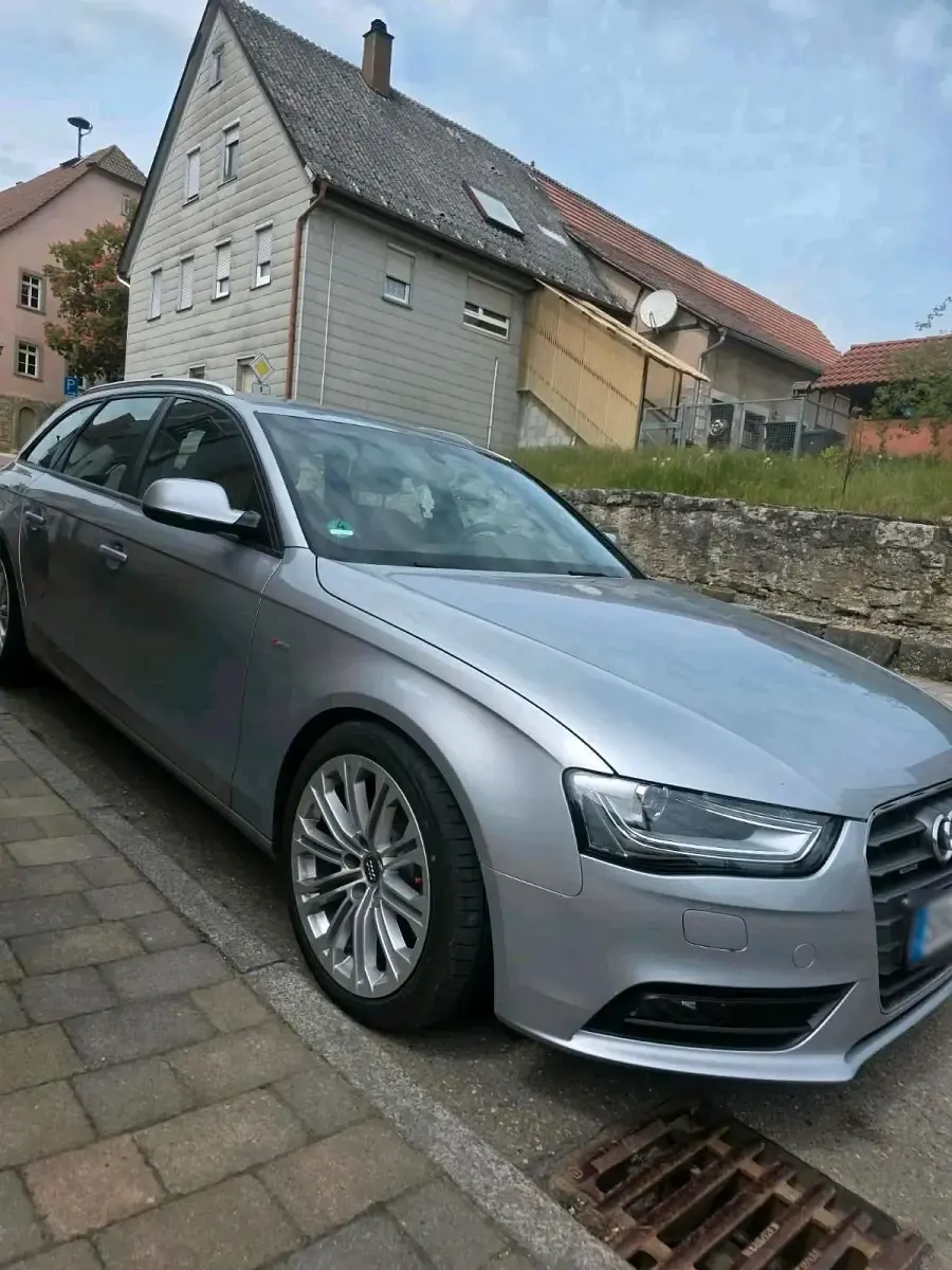 Używany Audi A4 Comfort 177 KM (130 kW) 2015 Srebrny Kombi