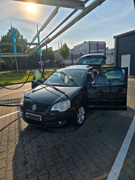 Schwarz Gebraucht 2009 VW Polo United Limousine | 2.500 € (Superpreis) - Bild 1/4