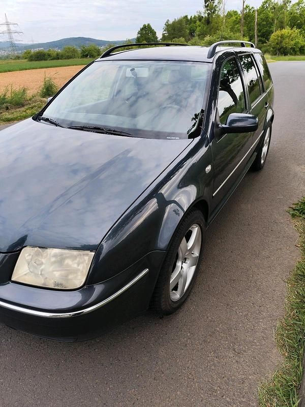 Blau Gebraucht 2002 VW Bora Limousine | 999 € (Superpreis) - Bild 1/4