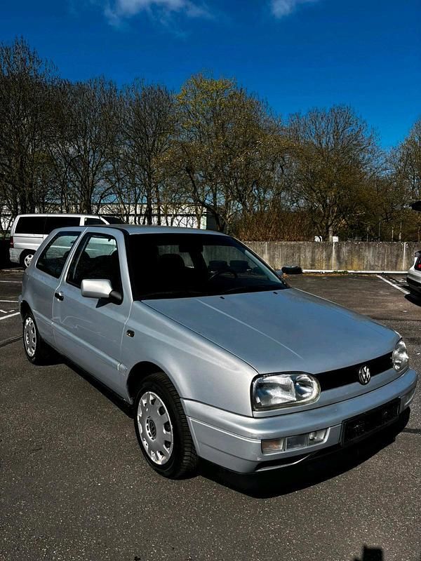 Gebraucht VW Golf III 90 PS (66 kW) 1995 Silber Kleinwagen