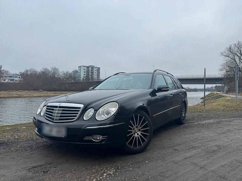 Schwarz Gebraucht 2006 Mercedes E320 Avantgarde Kombi | 4.500 € (Guter Preis) - Bild 1/4
