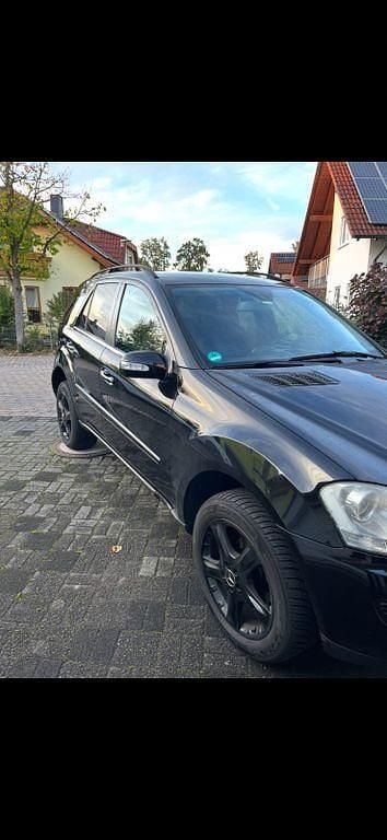 Gebraucht Mercedes ML320 224 PS (164 kW) 2007 Schwarz SUV
