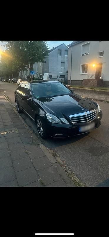 Schwarz Gebraucht 2011 Mercedes E350 Limousine | 8.000 € (Superpreis) - Bild 1/4