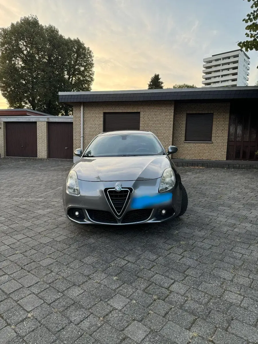 Gebraucht Alfa Romeo Giulietta 170 PS (125 kW) 2011 Grau Kleinwagen