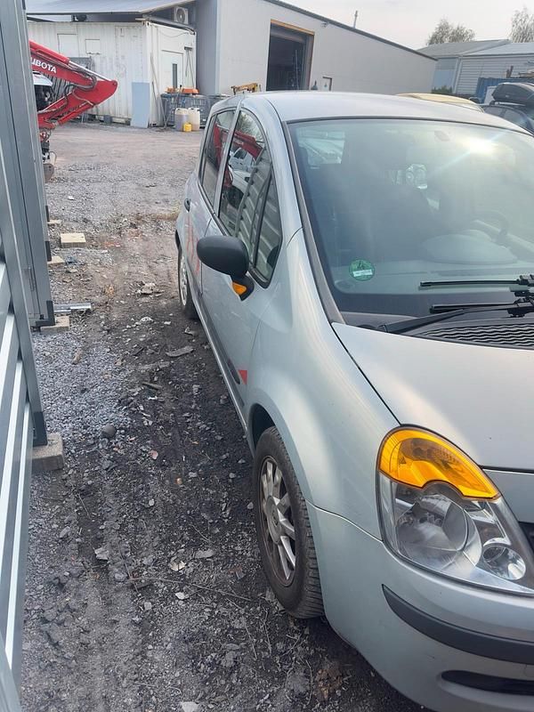 Usata Renault Modus 70 CV (51 kW) 2005 Argento Monovolume