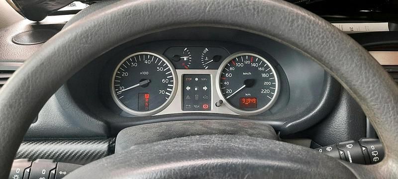 Silber Gebraucht 2001 Renault Clio II Kleinwagen | 2.950 € (Etwas zu teuer) - Bild 1/4