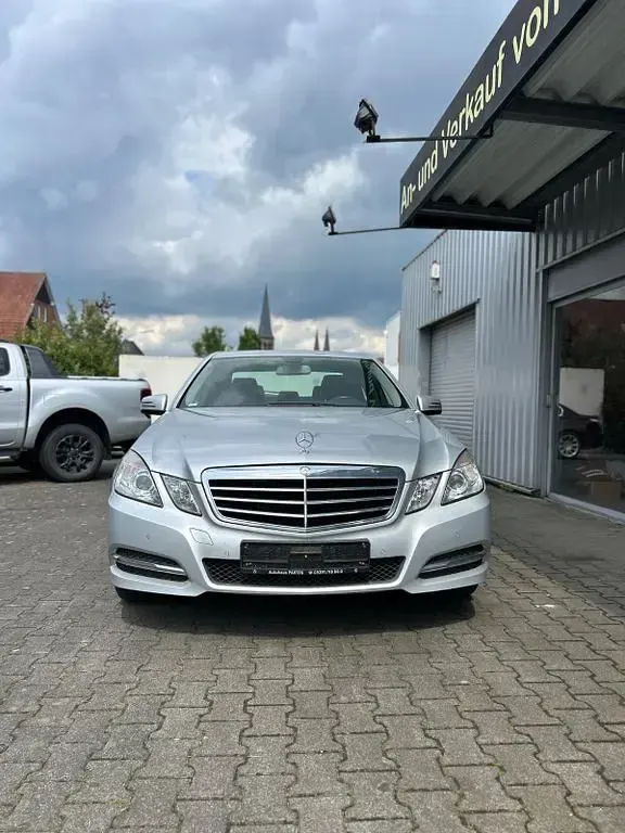 Gebraucht Mercedes E200 184 PS (135 kW) 2012 Silber Limousine