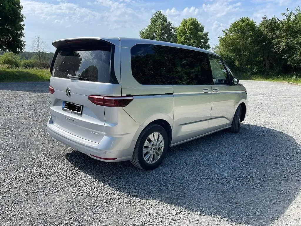 Gebraucht VW Multivan 150 PS (110 kW) 2022 Silber Van / Kleinbus