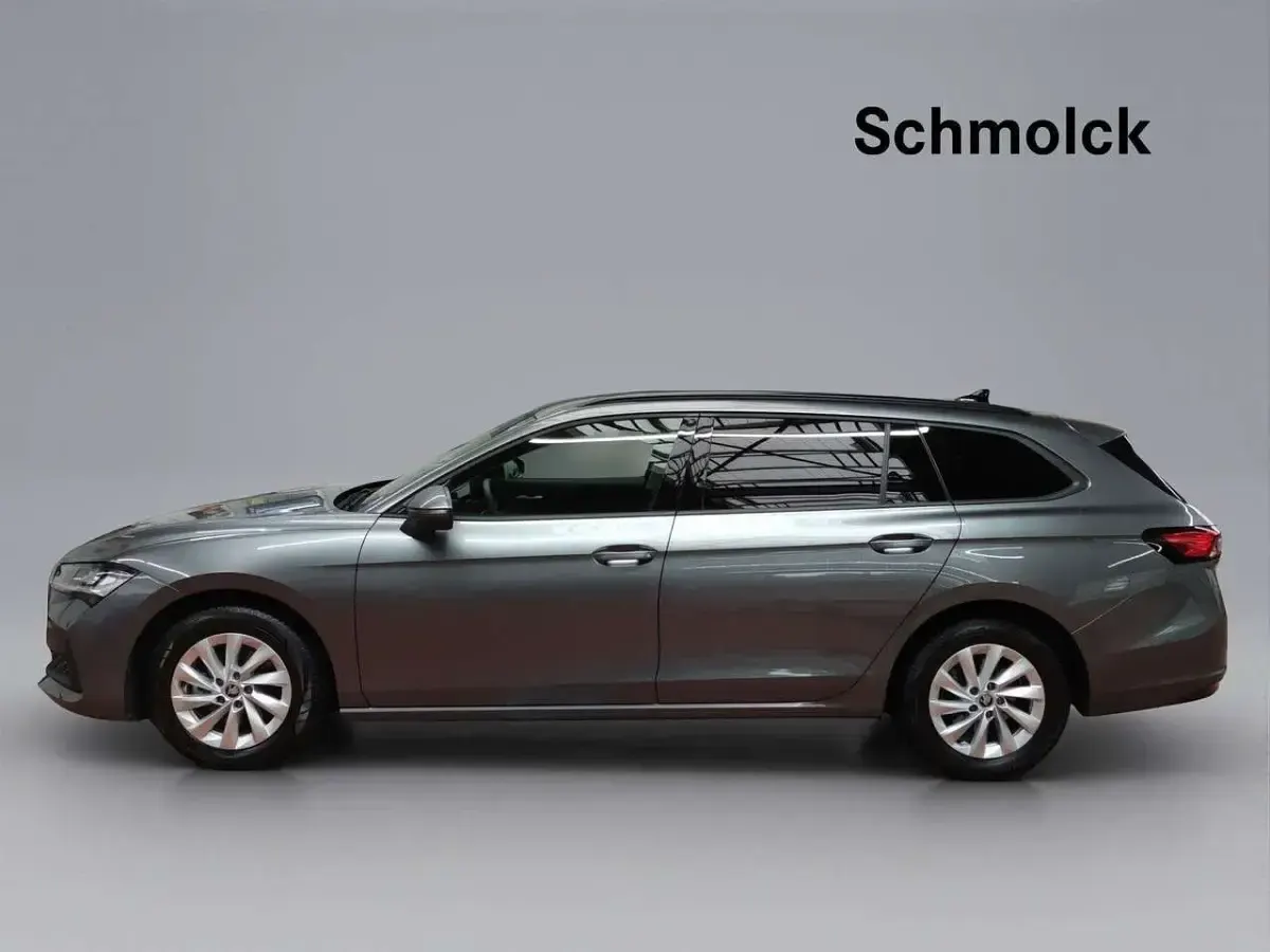 Gebraucht Skoda Superb Essence 150 PS (110 kW) 2025 Grau Kombi