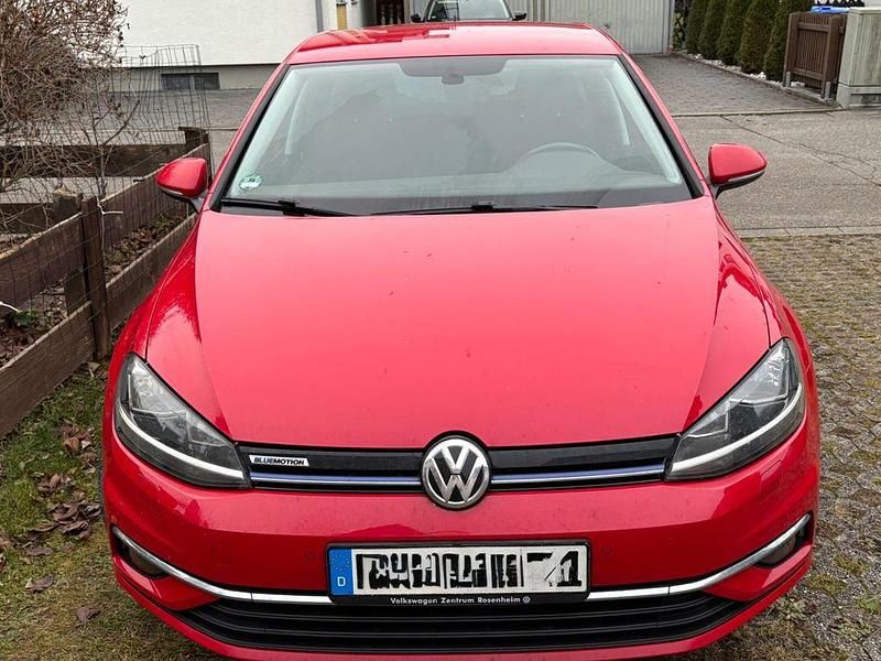 Rot Gebraucht 2017 VW Golf Sound Limousine | 10.900 € (Superpreis) - Bild 1/4