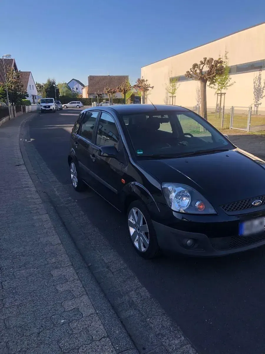 Gebraucht Ford Fiesta 69 PS (50 kW) 2006 Schwarz Kleinwagen