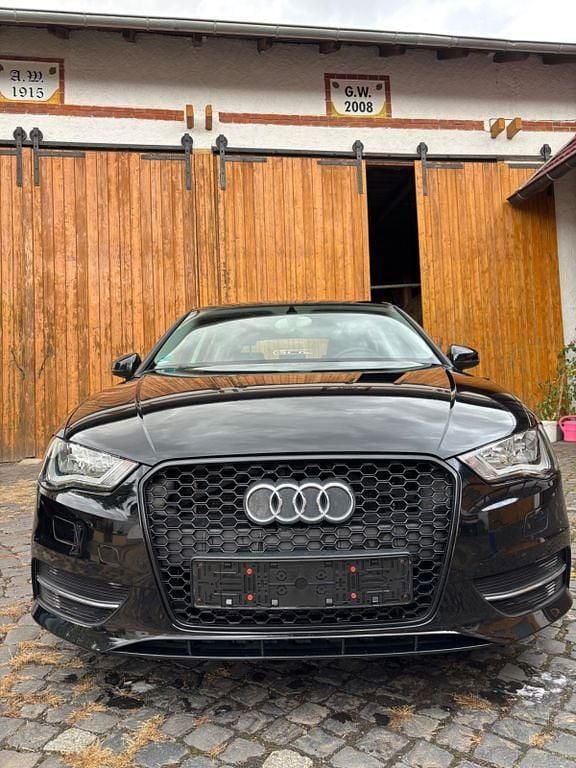 Schwarz Gebraucht 2015 Audi A3 Attraction Limousine | 10.250 € (Guter Preis) - Bild 1/4