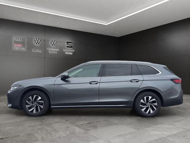 Gebraucht VW Passat Business 150 PS (110 kW) 2025 Grau Kombi