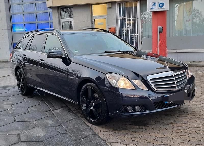 Blau Gebraucht 2010 Mercedes E220 Kombi | 5.000 € (Superpreis) - Bild 1/4