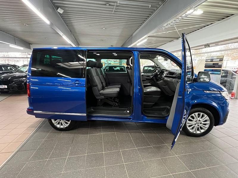 Ravennablau Gebraucht 2020 VW Caravelle Highline Van / Kleinbus | 37.999 € (Teuer) - Bild 1/4