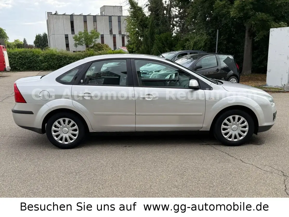 Gebraucht Ford Focus Ghia 116 PS (85 kW) 2005 Silber Limousine