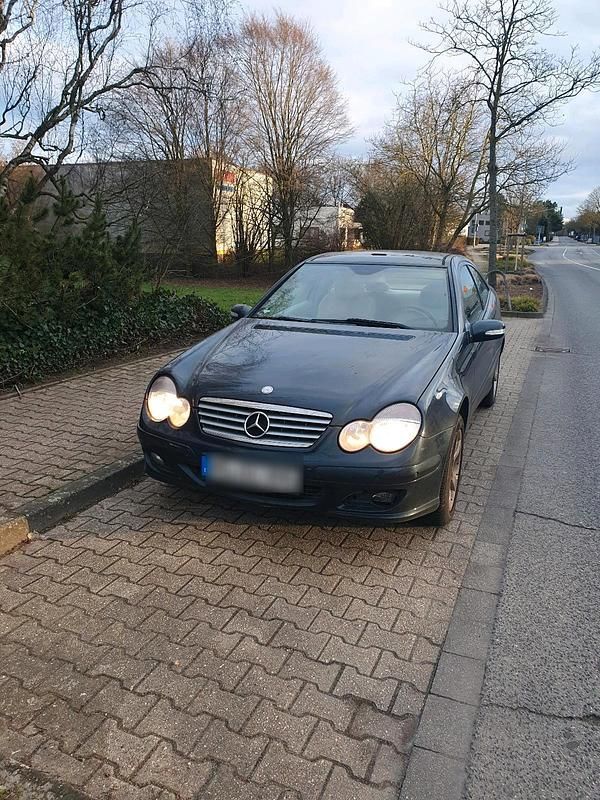 Gebraucht Mercedes C180 143 PS (105 kW) 2005 Schwarz Coupé