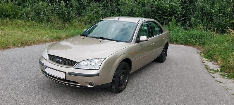 Beige Gebraucht 2001 Ford Mondeo Ghia Limousine | 1.250 € (Guter Preis) - Bild 1/4