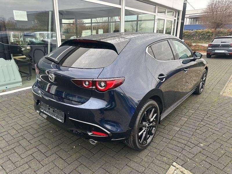 Neu Mazda 3 140 PS (102 kW) 2025 Blau Limousine