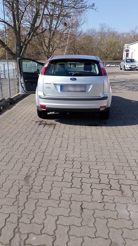 Gebraucht Ford Focus 101 PS (74 kW) 2007 Silber Kleinwagen