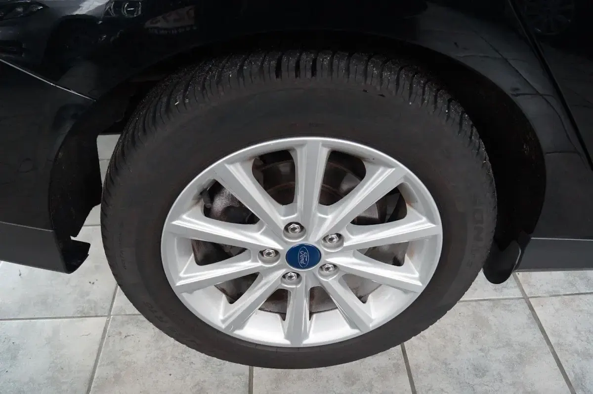 Gebraucht Ford Focus Titanium 125 PS (91 kW) 2017 Schwarz Kombi