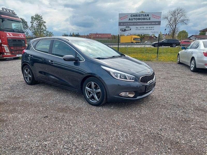 Usata Kia Ceed 90 CV (66 kW) 2013 Grigio Utilitaria